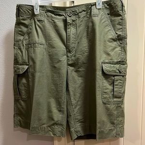 Women’s Bermuda shorts, Cabelas Women’s Hikers, Army Green, size 16